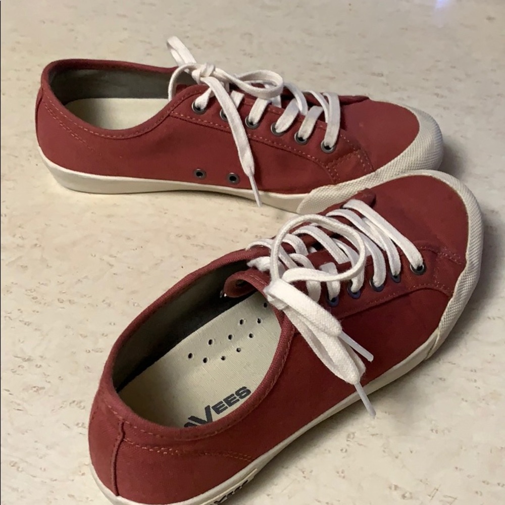 SeeVees burgundy